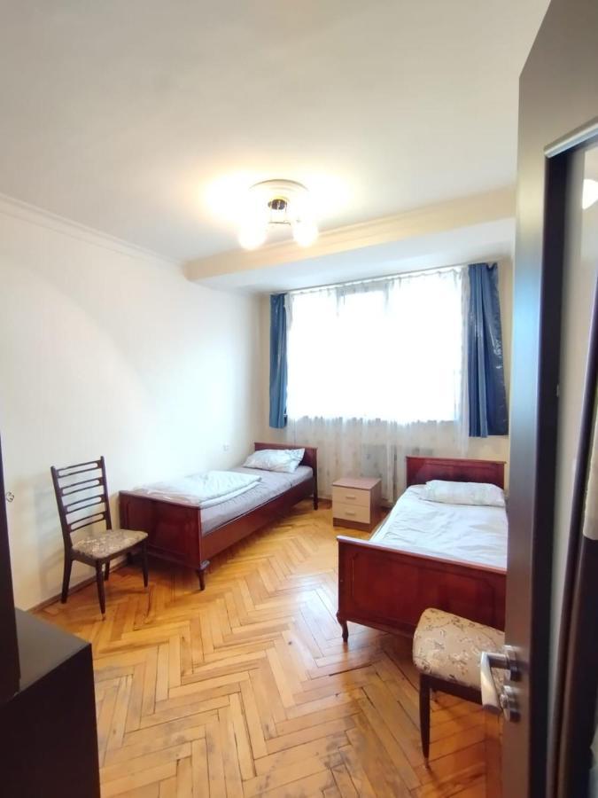 Large Apt Near Republic Square Appartement Jerevan Buitenkant foto
