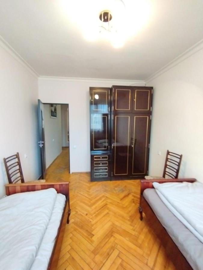 Large Apt Near Republic Square Appartement Jerevan Buitenkant foto